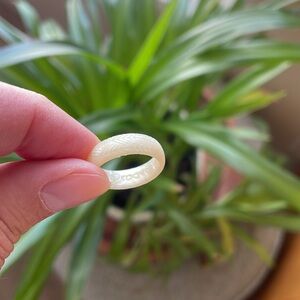 Groove Silicone Ring Women’s Size 5 Pearl White Jewelry Work Gym Breathable Ring